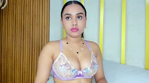 Snapshot of valen_petty chatting on April 23, 2026, 6:43 pm Valen online show from April 23, 2026, 6:43 pm