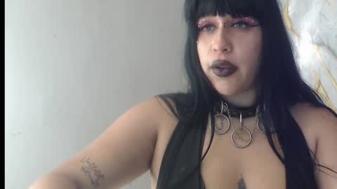 valen_ross7 online show from June 3, 2026, 2:33 pm