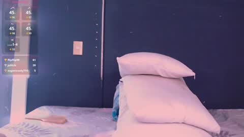 Snapshot of valen_thompson chatting on December 11, 2024, 7:09 am IG-valen mendoza99  twitter valenthompson99 online show from December 11, 2024, 7:09 am