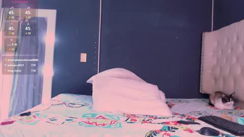 Snapshot of valen_thompson chatting on December 14, 2024, 1:17 am IG-valen mendoza99  twitter valenthompson99 online show from December 14, 2024, 1:17 am