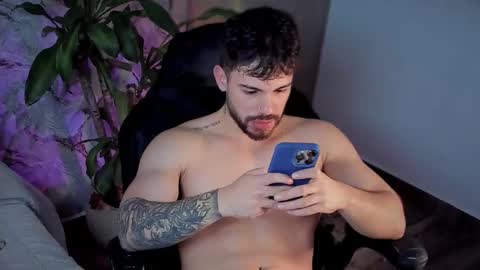 valenthinoking online show from September 12, 2025, 11:26 pm