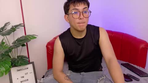 Snapshot of valentin_00 chatting on November 12, 2025, 3:51 am Valentin online show from November 12, 2025, 3:51 am