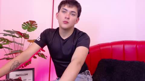 Snapshot of valentin_00 chatting on November 16, 2025, 3:45 am Valentin online show from November 16, 2025, 3:45 am