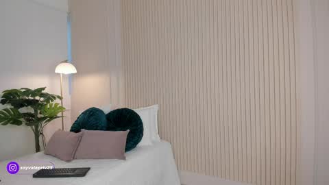 Valentina Torres online show from April 17, 2026, 9:29 pm