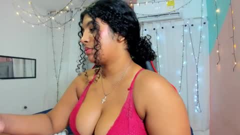 Snapshot of valentina_0_ chatting on February 6, 2025, 9:53 am Valentina online show from February 6, 2025, 9:53 am