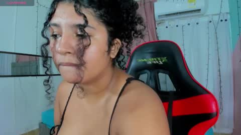 Snapshot of valentina_0_ chatting on October 18, 2025, 3:20 am Valentina online show from October 18, 2025, 3:20 am