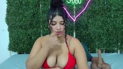 Snapshot of valentina_0_ chatting on November 21, 2025, 11:14 pm Valentina online show from November 21, 2025, 11:14 pm
