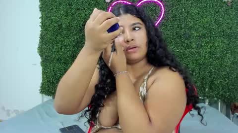 Snapshot of valentina_0_ chatting on December 1, 2025, 9:42 pm Valentina online show from December 1, 2025, 9:42 pm