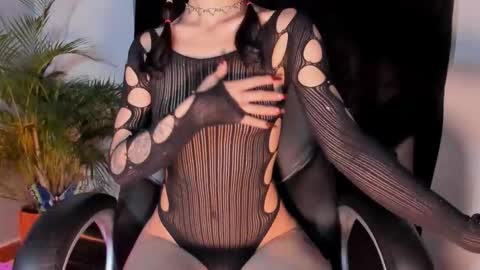 Valentina  Dolls online show from September 11, 2025, 7:52 am