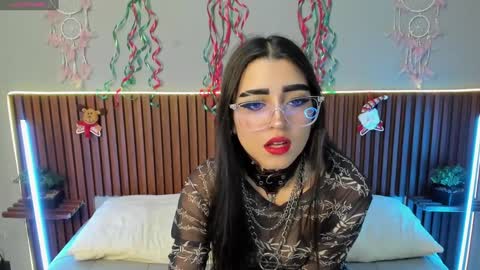 Snapshot of valentina_asmodea chatting on December 19, 2024, 3:07 am VALENTINA online show from December 19, 2024, 3:07 am
