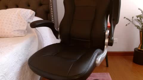 Valen Ferrer online show from April 10, 2026, 8:02 pm