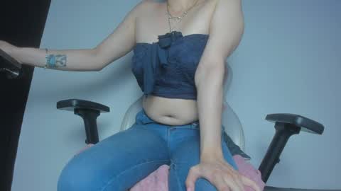 Snapshot of valentina_js_ chatting on May 25, 2026, 8:48 pm valentina_js_ online show from May 25, 2026, 8:48 pm