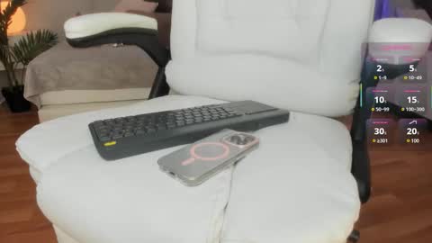 Snapshot of valentina_m17 chatting on October 22, 2025, 10:53 pm VALENTINA online show from October 22, 2025, 10:53 pm