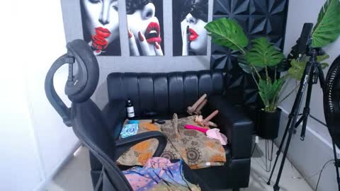 Valentina  online show from April 10, 2026, 8:46 pm