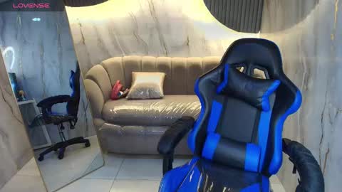 Valentina online show from November 30, 2025, 3:21 am