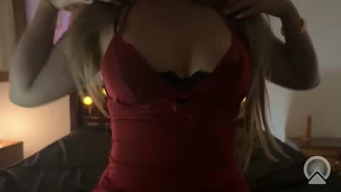 valentina_x3 online show from April 12, 2026, 10:42 am