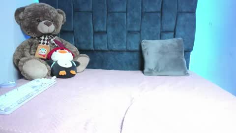 valentinaklean1 online show from February 12, 2026, 5:02 am