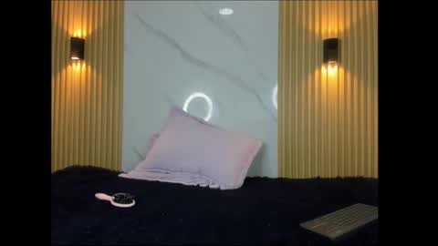 valentinaliux_ online show from September 12, 2025, 7:47 pm