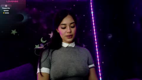 valentinarojass_ online show from April 15, 2026, 8:09 pm