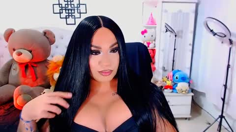 Snapshot of valentinaxqueen chatting on December 5, 2024, 2:42 am online show from December 5, 2024, 2:42 am
