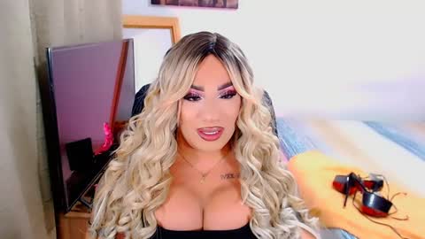 Snapshot of valentinaxqueen chatting on December 13, 2024, 12:31 am online show from December 13, 2024, 12:31 am
