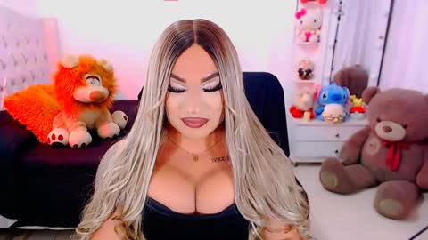 Snapshot of valentinaxqueen chatting on December 27, 2024, 11:21 pm online show from December 27, 2024, 11:21 pm