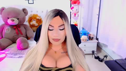 Snapshot of valentinaxqueen chatting on January 14, 2025, 10:23 pm online show from January 14, 2025, 10:23 pm