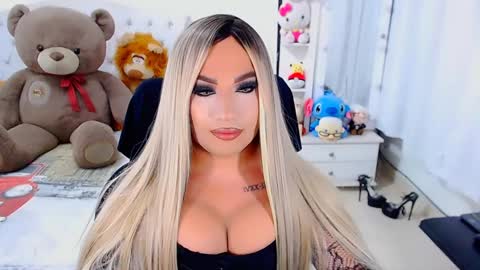 Snapshot of valentinaxqueen chatting on January 16, 2025, 1:27 am online show from January 16, 2025, 1:27 am