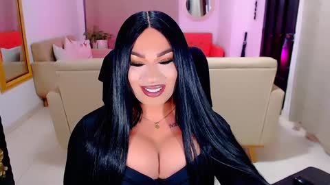 Snapshot of valentinaxqueen chatting on January 22, 2025, 1:10 am online show from January 22, 2025, 1:10 am