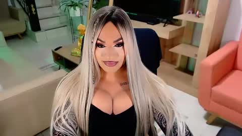 Snapshot of valentinaxqueen chatting on March 10, 2025, 2:06 am online show from March 10, 2025, 2:06 am