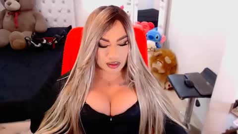 Snapshot of valentinaxqueen chatting on October 8, 2025, 10:40 pm online show from October 8, 2025, 10:40 pm