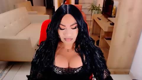 Snapshot of valentinaxqueen chatting on October 14, 2025, 12:11 am online show from October 14, 2025, 12:11 am