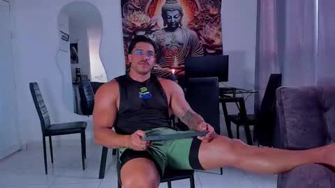    online show from December 3, 2025, 8:40 pm