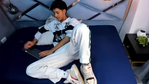 valentino lux online show from November 29, 2025, 3:20 am