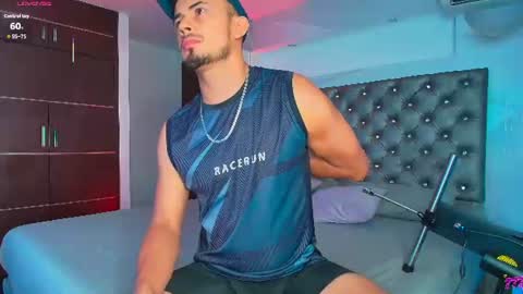 Snapshot of valentinos_ chatting on June 25, 2026, 9:19 pm Valentinos online show from June 25, 2026, 9:19 pm
