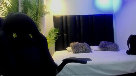 valeri_tafur online show from November 7, 2025, 11:10 am