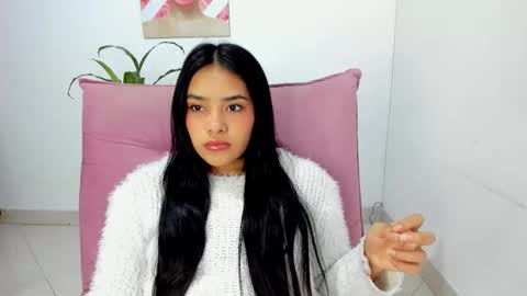 valeria_miller69 online show from November 14, 2025, 1:43 pm