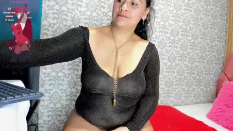 Costume lover online show from April 4, 2026, 7:00 pm