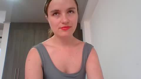 valeriafrannco online show from April 6, 2026, 10:33 pm