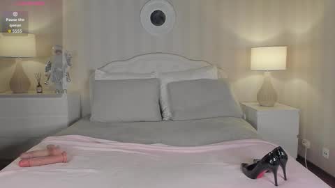 Valeria online show from December 5, 2025, 5:38 am