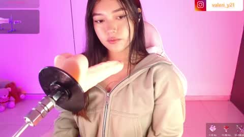 Valeri online show from June 12, 2026, 4:33 am