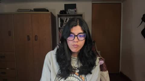 Snapshot of valerie__sky chatting on January 7, 2025, 3:35 am Val online show from January 7, 2025, 3:35 am