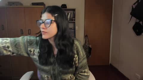 Snapshot of valerie__sky chatting on January 14, 2025, 2:40 am Val online show from January 14, 2025, 2:40 am