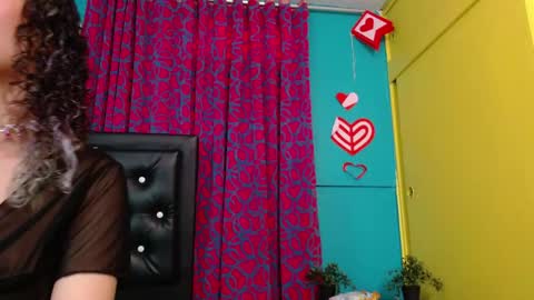 Snapshot of valerie_mase chatting on October 23, 2025, 8:51 pm vale online show from October 23, 2025, 8:51 pm