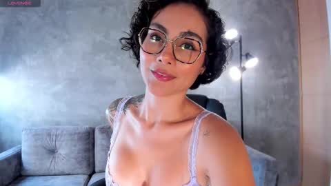  call me Val  online show from January 9, 2026, 4:43 pm