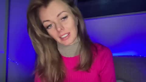 Valerie  online show from December 15, 2024, 9:31 pm