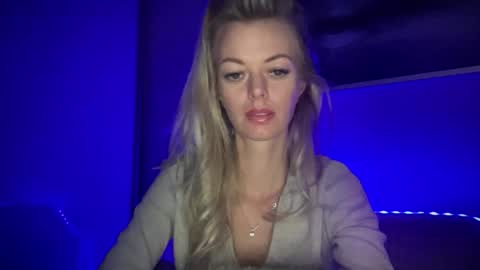 Valerie  online show from November 26, 2025, 9:32 am