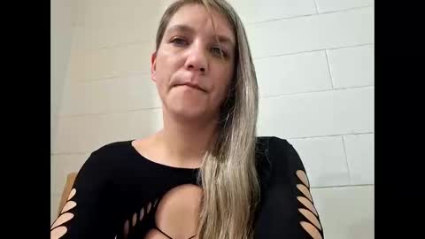 Snapshot of valerierayne13 chatting on March 21, 2026, 5:23 am ValerieRayne online show from March 21, 2026, 5:23 am