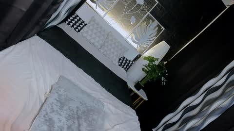 Snapshot of valerieriches chatting on December 8, 2024, 6:43 am Valerie online show from December 8, 2024, 6:43 am