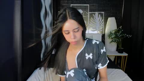 Snapshot of valerieriches chatting on February 17, 2025, 2:48 pm Valerie online show from February 17, 2025, 2:48 pm